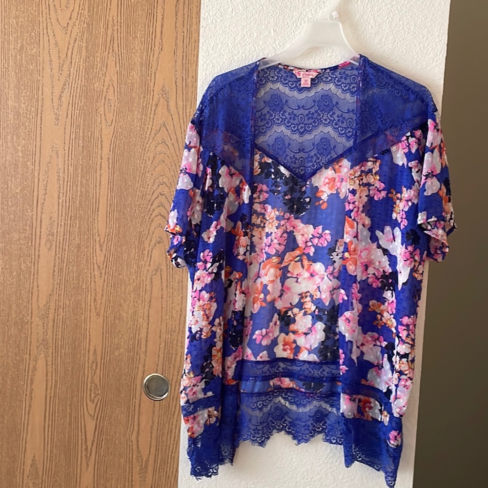 FLORAL LACE KIMONO